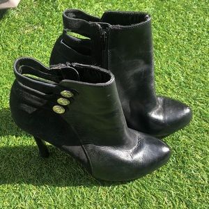 Guess black side button leather booties sz 8.5